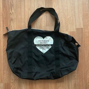 victoria’s secret duffel bag
